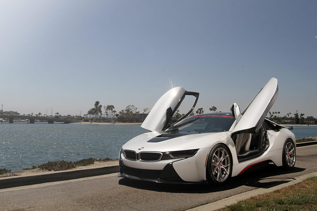 White BMW i8 Tuning